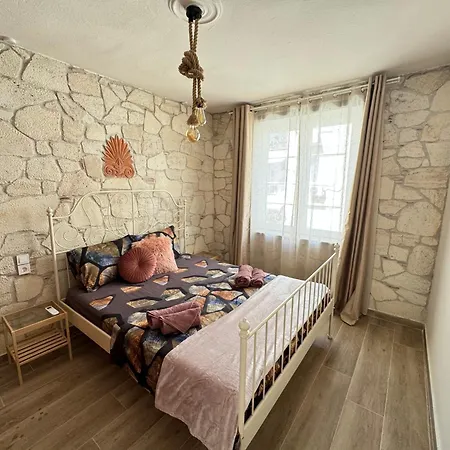 Stone 3 Apartment